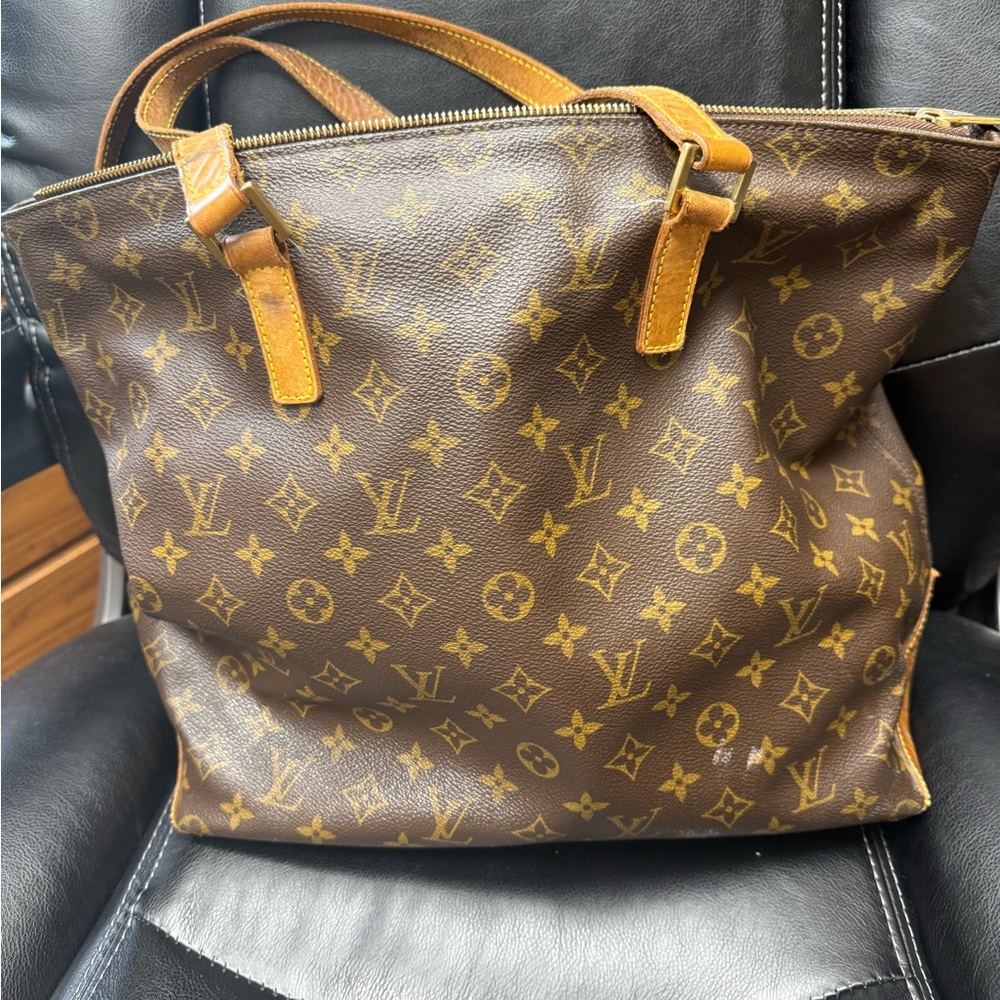 Louis Vuitton Monogram Tote in Brown with Tan Trim - Picture 4 of 9